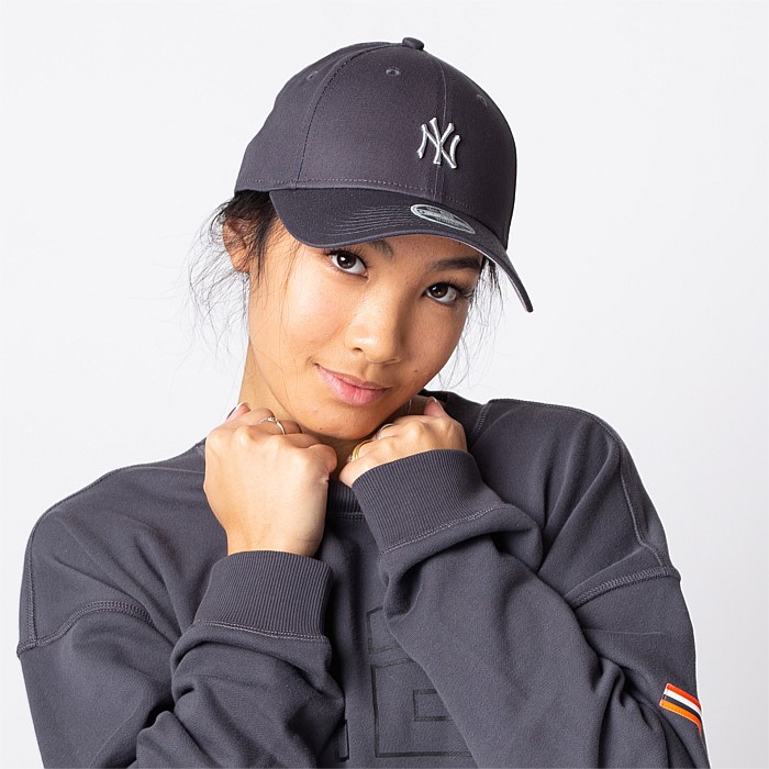 New York Yankees Womens Fit Graphite 9FORTY Cloth Strap